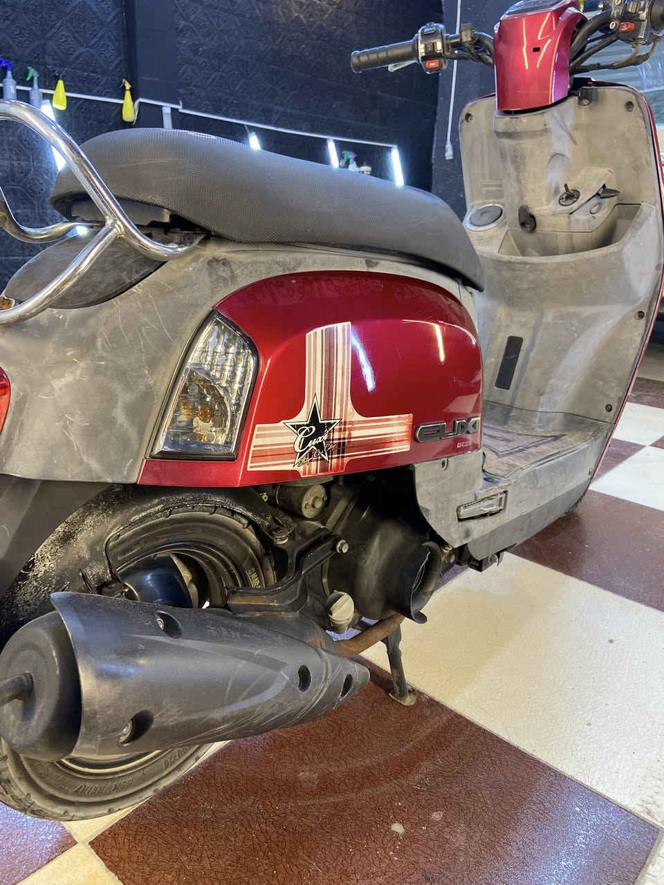 ماكس بوليسي نوزل مديل 2009دراجه صار 3ايام طالعه من رمبه الله شاهد كفراتها بلادي كلهن ختم واحد مختمه تخبل مشيها شلعتها تشك الكاع بيها منفذ شحن ثنين وبيها لايت زنون السعر مليون و200 وبيها مجال العنوان بصره ابو الخصيب سوك محيله رقم تلفوني ***********
