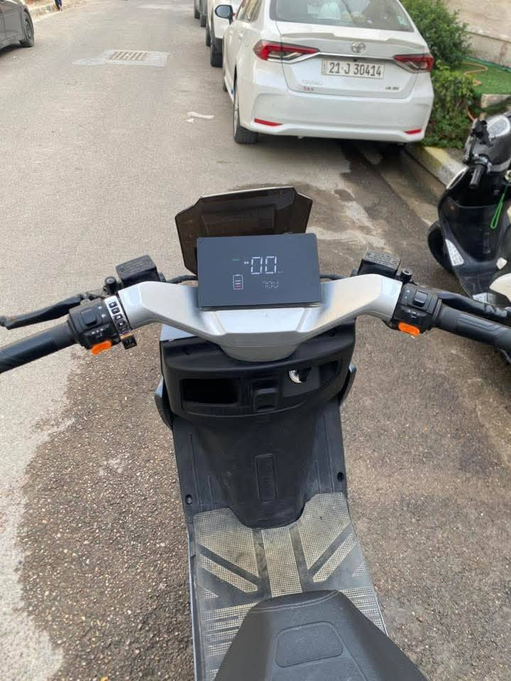 السلام عليكم اخواني 
دراجه شحن سكنس موديل 2026 
مواصفاته 
ملف 2000
بطارياته 6
و 32 امبير 
نظام P
نظام R 
كهربايتها كله شغاله 
طريقه تشغل عن طريق سويج وبصمه 
السعر 780 وبي مجال حك الجيه ومستعجل عله بيعته اخوان 
الرقم للاستفسار ***********
