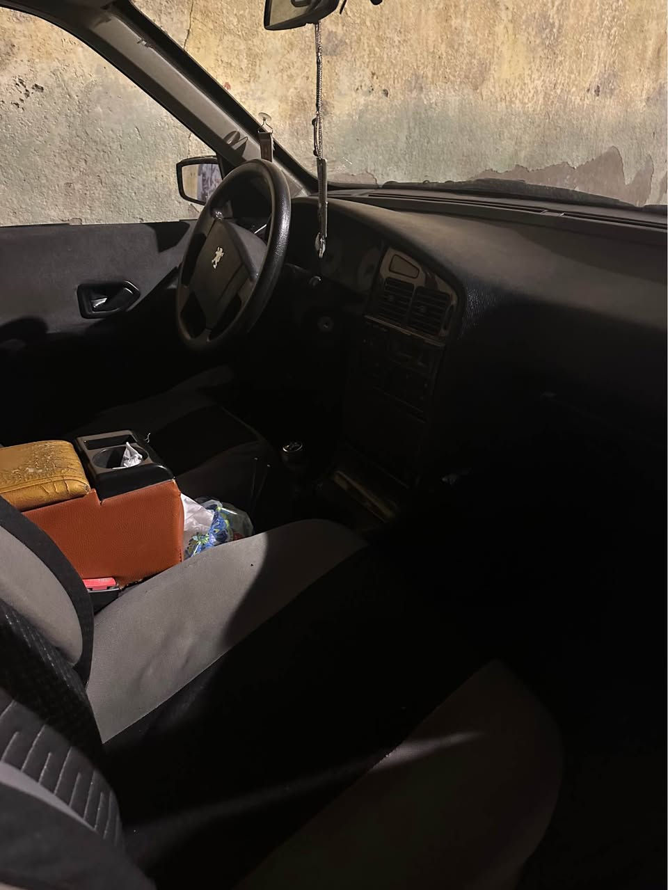 السلام عليكم بيجو 15 منتهيه سنويه سياره كفاله ضربه وتبديل بيهه تعمير دواير خلفي 
جاهزه كير تبريد كهربائيات كلهه كامله غرفتهه جديده ملاحظه المكينه كازكيت ابيع ع حالها  وراعيهه موجود بس ماندله 
*********** البصرة, العراق
