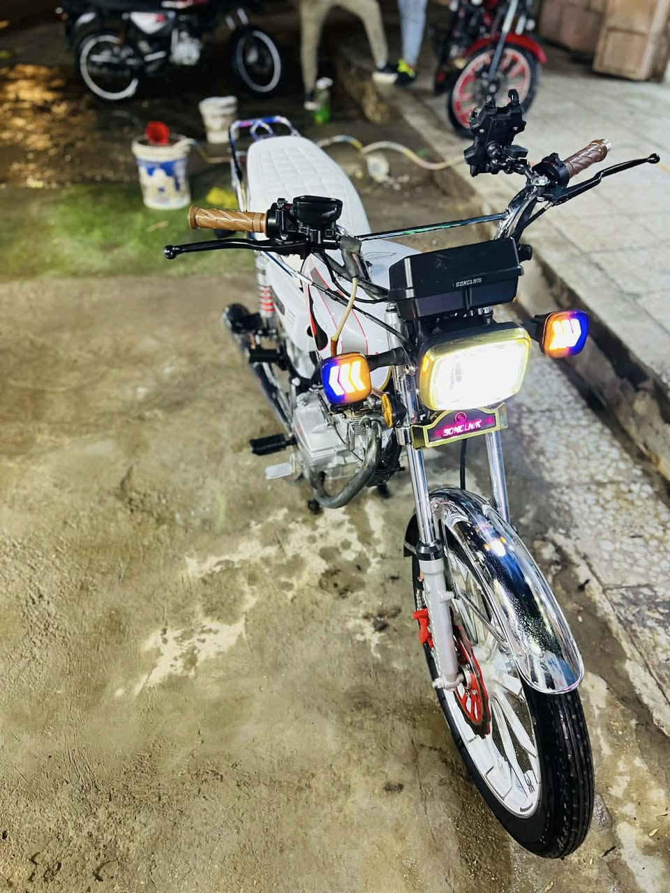 سيفان  25اوراق ستنساخ   بشهر  11طالعه من الوكيل السعر( 950) بيه  مجال  حك الجيه  امكان 
 قم صاحب الدراجه ‭0773 080 5098‬
