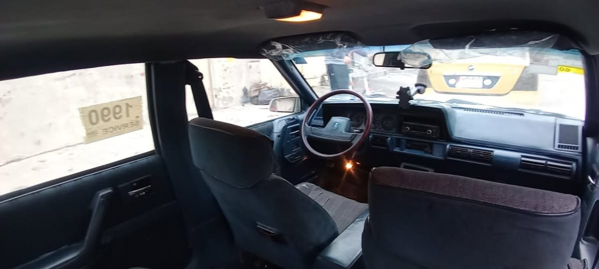 سلام عليكم سياره اولدز نضيف للبيع سنويه 30 نينوى رقم اجنبي سياره بيها صبغ فقط بونيد وجاملغ امامي تدفئه كهربائيات كلها شغاله السعر 40وبيها مجال وترهم معارض للاستفسار الاتصال على ***********
