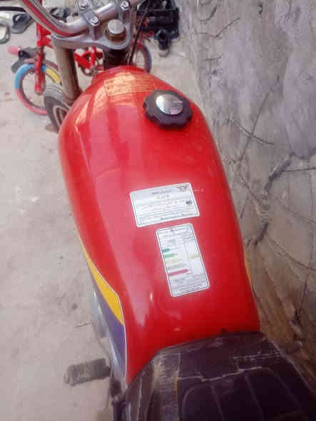 سلام عليكم دراجه لبيع كلك كلك مكينه خير من الله دراجه شلعه فول السعر 300وبيه مجال حق الجيه المكان ناصريه حي الشهداء ***********
