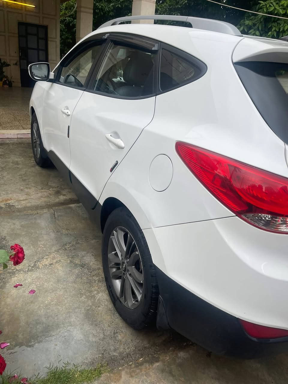 توكسان 2015 نظيفة 
گير ومحرك شرط ممفتوح 
السيارة مناقصة اي شي
تخم تاير صدر جديد
بيها مكانين بارد قليل وحالوب صارت عندي 
هم قليل السعر ١٥٥

سونار موجود
***********
