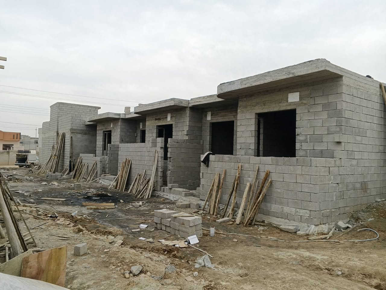 ثلاث هياكل مساحه 110 مربع القوسيات قرب المدرسه الصينيه خدمات كامله تبليط يبعد عنه 150 وصل بلديه سند الزراعي 25 حق التصرف الهيكل الواحد يتكون من غرفتين نوم وهول واستقبال ومطبخ ومشتملات البيت تستلمه كامل ستاره وبيتونه كاملات سعر الهيكل الواحدد
26,000,000 وبي مجال قليل جدا 
الاستفسار الاتصال على الرقم
***********
***********
