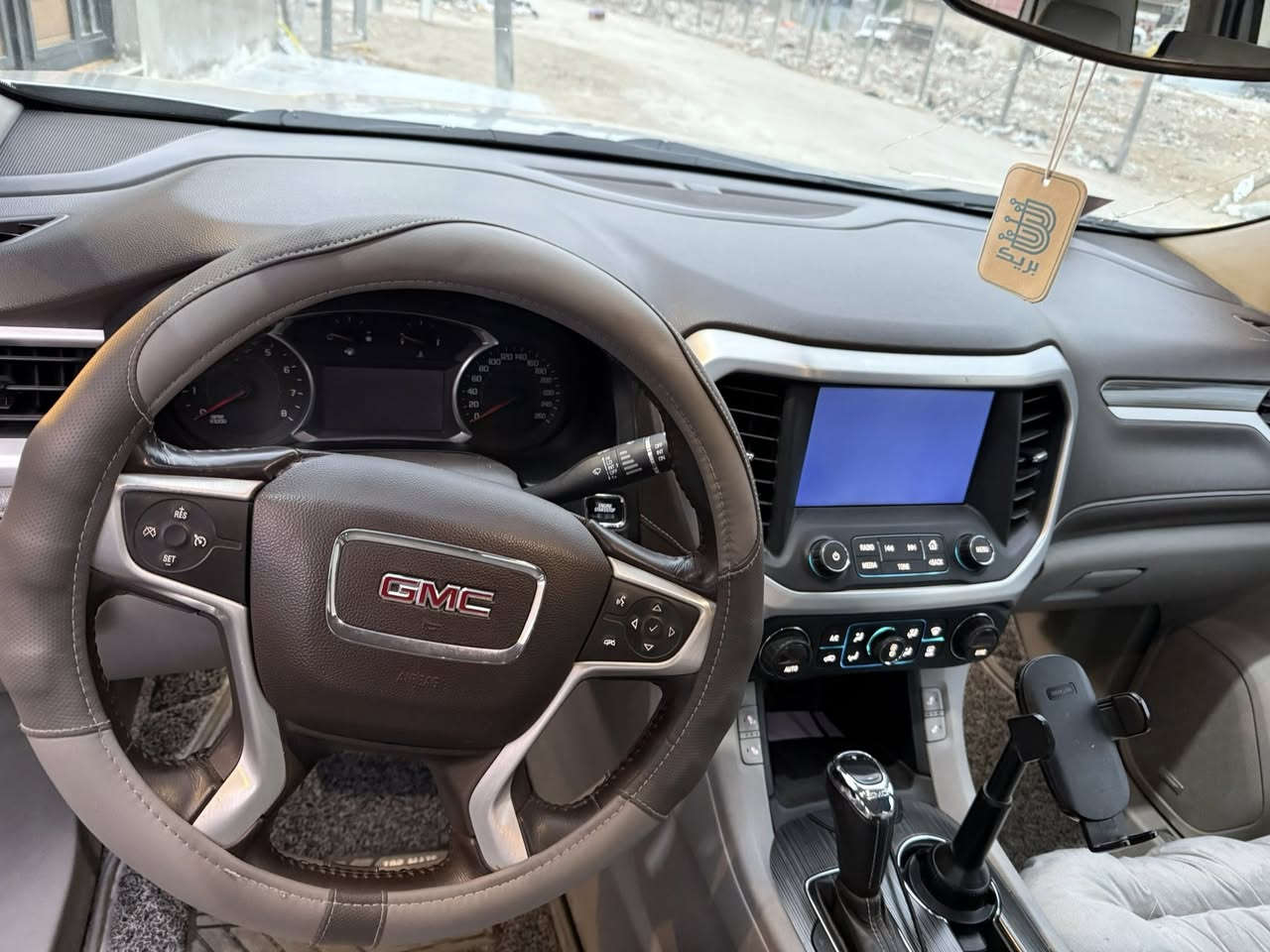 أكاديا ٢٠١٧ للبيع وارد خليجي من دون حادث نظيفة محرك ٣٥٠٠ فول مواصفات فتحتين بالسقف و كل المواصفات بيها  ماشية ١٠٦٠٠٠ كيلوا متر محرك كير بحالة ممتازة المكان بغداد السعر ١٩٥٠٠ للاتصال ***********.
