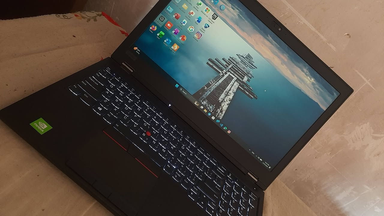 للبيع 
Lenovo ThinkPad P52 | i7 8850 الجيل الثامن |  RAM 32 GB | 1TB SSD | Quadro P2000  

- المعالج: Intel Core i7 الجيل الثامن – فئة H (قوي للأعمال الهندسية والجرافيك)  
- نظام التشغيل: Windows 11 Pro أصلي  
- الرام: 32GB DDR4  
- التخزين: 1TB SSD سريع  
- كرت شاشة: NVIDIA Quadro P2000H (4GB)  
- البطارية: حالتها جيدة جدا  
 - 2k :الشاشة
- القفل: بصمة 
- الكيبورد: عربي ,أنكَليزي ضوئي
- المنافذ: جميع انواع المنافذ
- نظافة الجهاز: %95  
- الملحقات: شاحن أصلي + ماوس  
- خدمات Office مجانية مدى الحياة (Word, Excel, PowerPoint)  
- هواي مواصفات بعد 

السعر المطلوب: 950,000 دينار عراقي (قابل للتفاوض)  

📌 الجهاز مثالي للبرامج الهندسية، العاب، التصميم، المونتاج، والأعمال المكتبية


**إذا كنت صاحب هذا الإعلان وتريد حذفه لأي سبب، رجاءا أرسل رسالة إلى الدعم الفني**