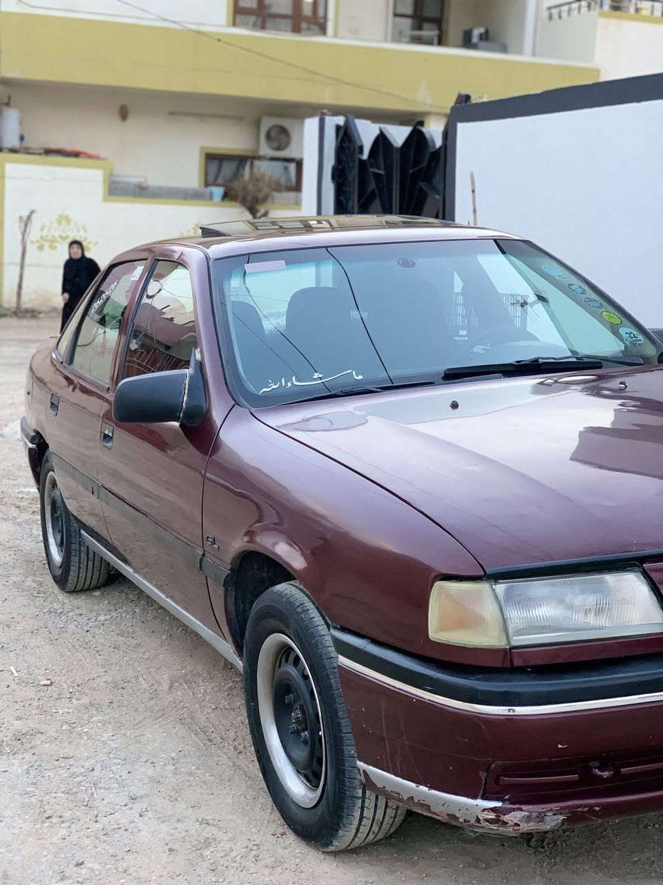 ئۆپڵ ڤیکترا .
مۆدێل 1993
مەکینە 20 . کاڕتی بەنزینی هەیە ✔
بێدەعم و بێلێدراوی 
خایساتی نیە .
چوار تایەو ویلی تازەیە و لۆکە
سڵایتە .
تەقەو ڕەقەی نیە .
گێڕو مەکینەی بەشەرت .
سەیارەکە زۆر پاکو ڕێک و پێکە .
26$ 
0750 135 1883 السليمانية, العراق
