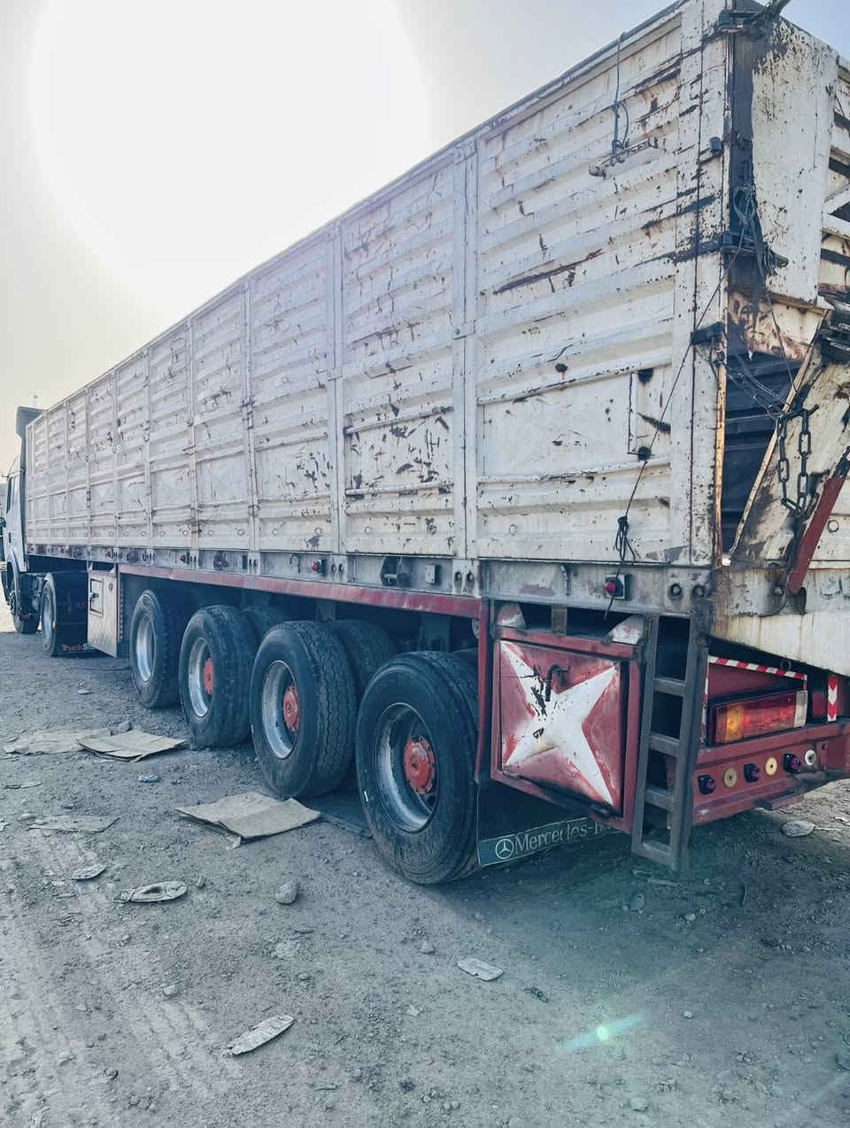 عربانه فصال محلي شاصي 16 حدادي
اربع محاور ٣ برينه والرابع الماني رفاع 
شريط حدادي سبرنكات ابو ٤ 
تخم تايرات وجادر موجود 
جاهزة للعمل مكانها الموصل 
السعر 105 وبيها مجال 
***********
