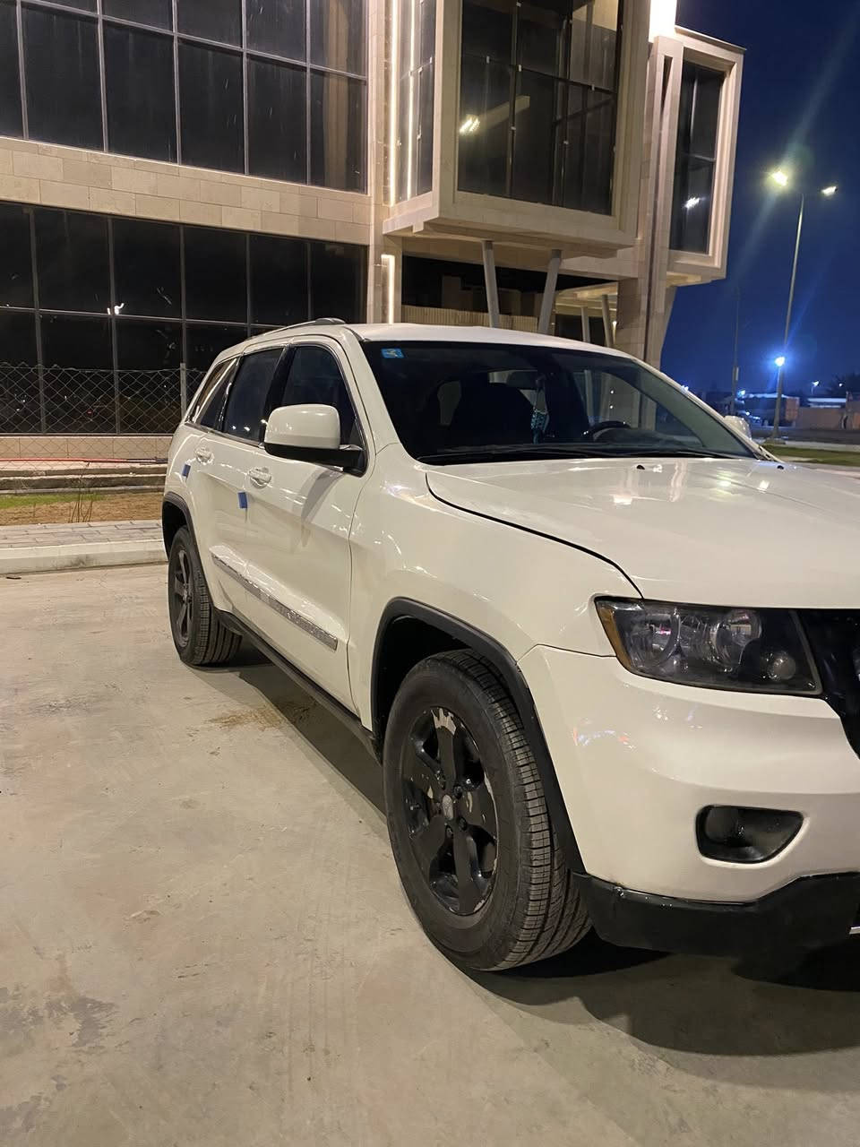 جيب :     2012 
مكينة:     V6 3.6

خليجي (شركة هارلم) مكفولة من الضربه فقط
السياره بيها قطع صبغ من بسبب بطش مرشوش عليها
القمارة طايح عليه طابوكة ومامسوية مغلفه القمارة  
السياره مكفولة كير محرك حداديه جديده شاشه كبيره 
( رقم ناصريه بسمي تحويل مباشر )
السعر ( 135) وبيها مجال
العنوان واسط الكوت مركز مدينه 
للتواصل 
***********
