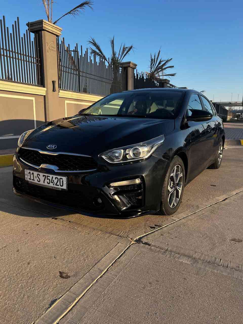 كيا فورتي 2021 وارد امريكي رقم بغداد
مواصفات السيارة : 👇🏻⬇️
🔴 محرك 2000 دوش
🔴 لون السيارة اسود   
 🔴ثلاث وضعيات قيادة 
                                ( ECO-Sport - Normal ) 
🔴رادار 
🔴تحديد مسار 
🔴 قيادة ذاتية + توقف ذاتي  
🔴مثبت سرعة
🔴 مانع انزلاق
🔴 كاميرا خلفية دوارة بلادي  
🔴شاشة لمس ( ابل كار بلي  ) 
🔴 ايرباك عدد 4 
🔴منفذ USB ⚡️
🔴منفذ AUX 
🔴 بلوجكتر نهاري
🔴 ويل كب  
🟣🟣ملاحظة :  سيارة نظيفة و جاهزة من كل النواحي كلشي مابيهة نقص 
‼️‼️‼️السيارة ماشية ميل 49  

⭕️محرك + گير + صدر كلة جديد و مكفول 
⭕️تخم تاير + بطارية جديدة 

⚪️السيارة رقم بغدادالجديد بأسمي تحويل ثاني يوم 

حادثهة بأمريكا : جاملغ امامي 

السعر : 135 ورقة
السيارة موجودة ببغداد / الدورة زي

للاستفسار : المراسلة على الخاص 
او على الرقم (***********)
