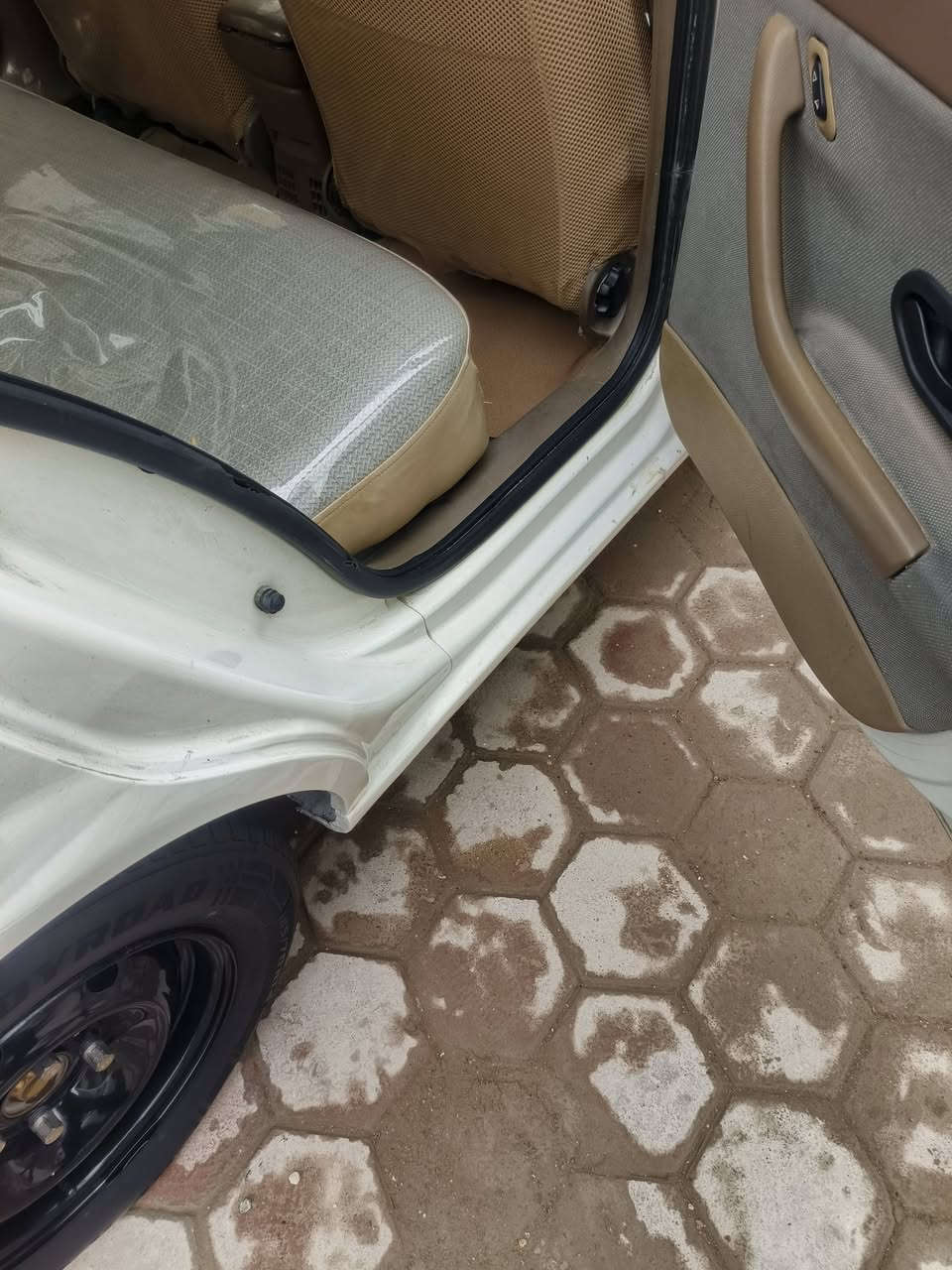 سمند جديدة البيع موديل ٢٠١٠ صدر جديد تخم تاير رقم هاتف ***********
