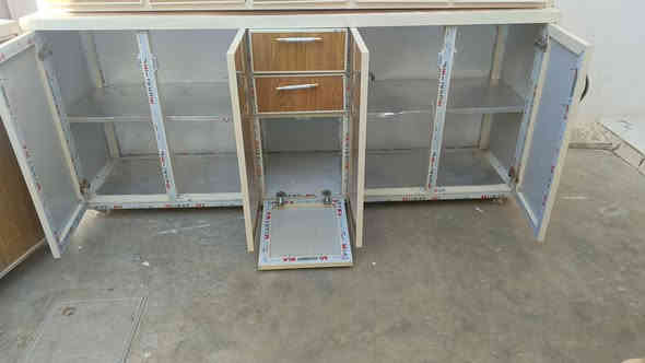 كاونتر للبيع 3 قطع السعر 225 وبي مجال المكان حي العروب اتصال على رقم ***********
