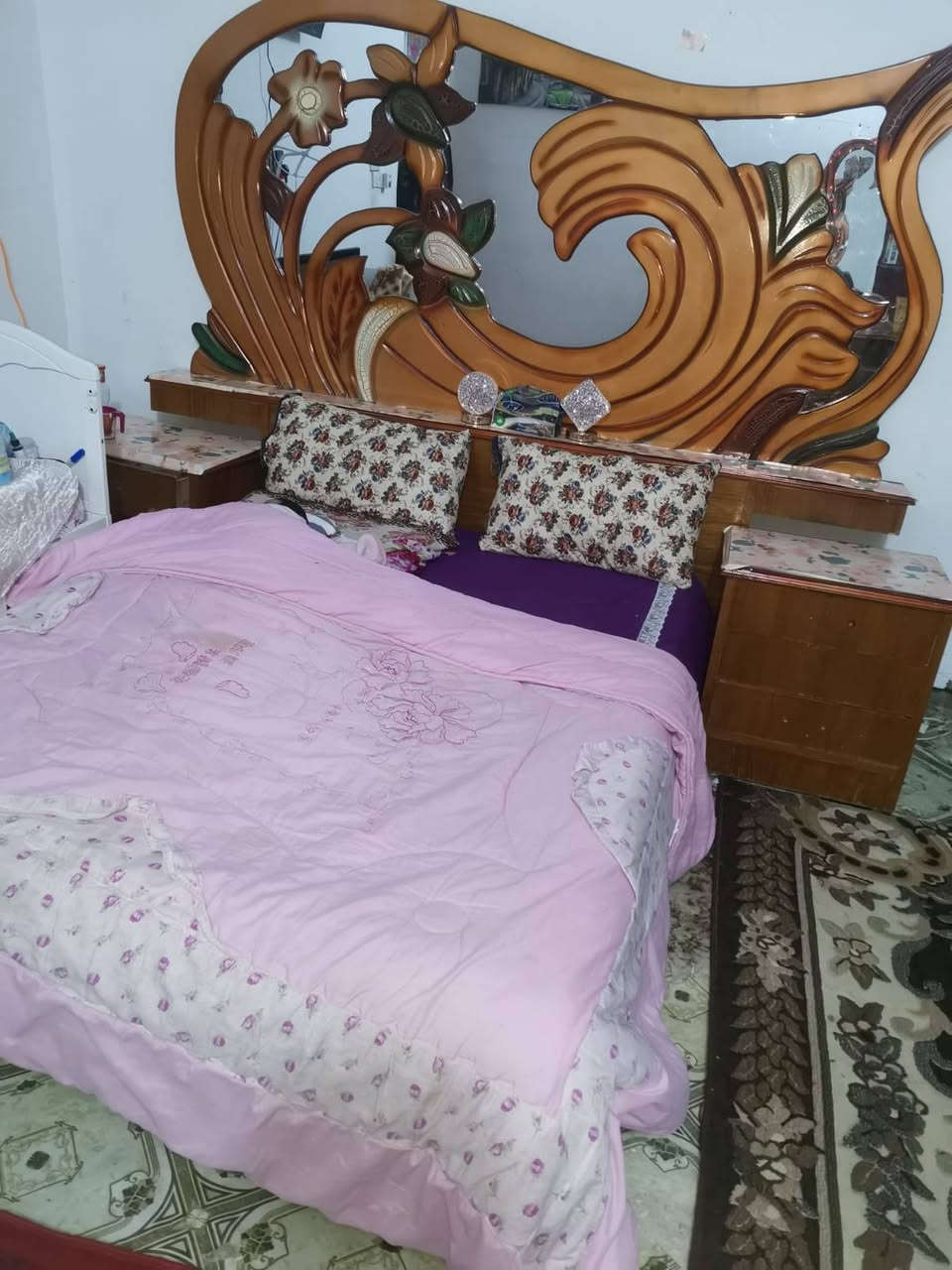 غرفة نوم مستعمله للبيع كامله يحتاجله شغلات بسيطة ***********
