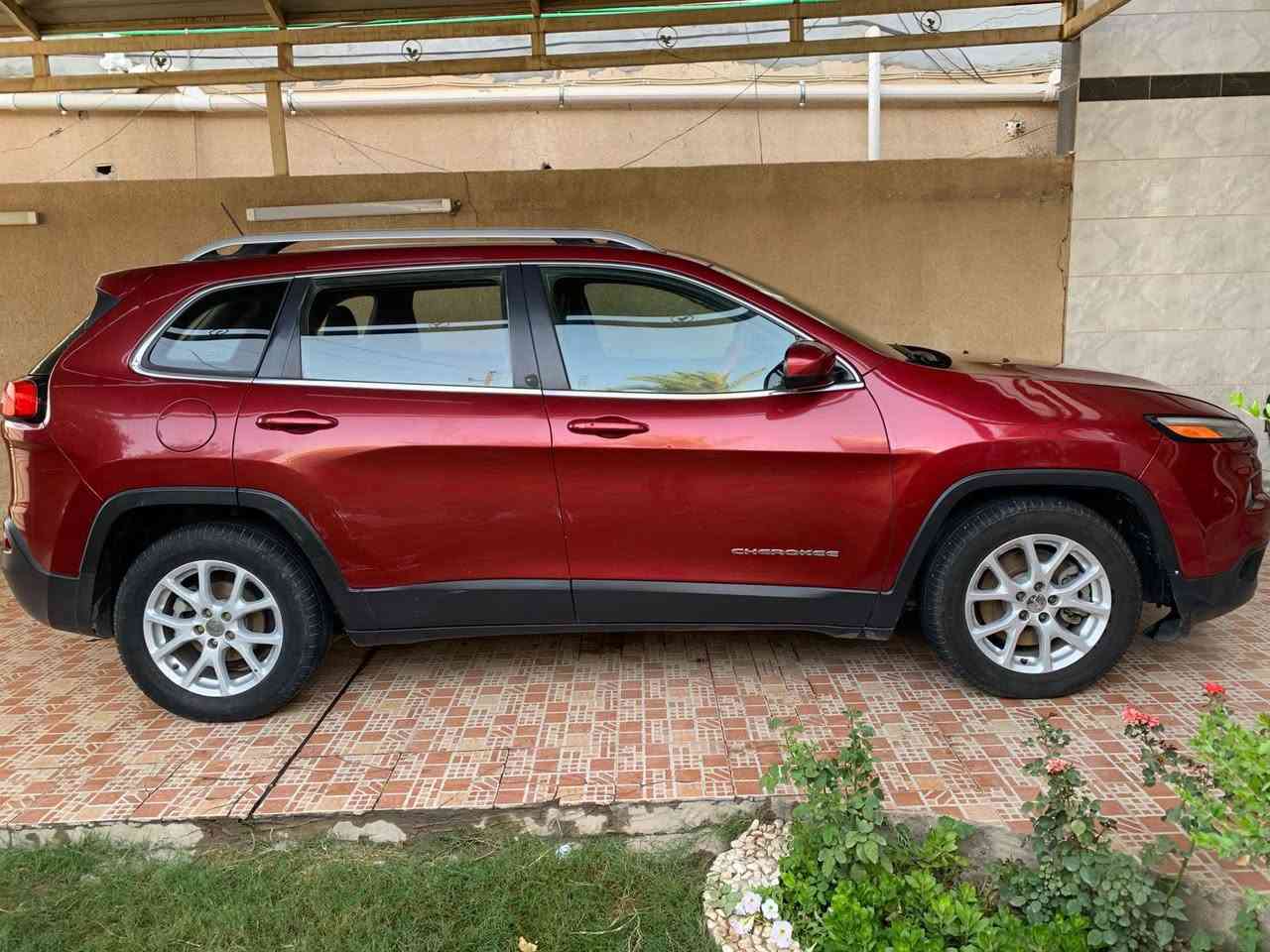 جيب شيروكي بزون 2015
جاهزه من كلشي
 تشغيل عن بعد
 تبريد شغال 
حداديه كامله 
محرك أربعه سلندر 2.4
شاشه كأمره 
و التشغيل بصمه 
وارد أمريكي بيهه 3 قطع 
رقمه بغداد 
بغداد المدائن ***********
السعر 130
