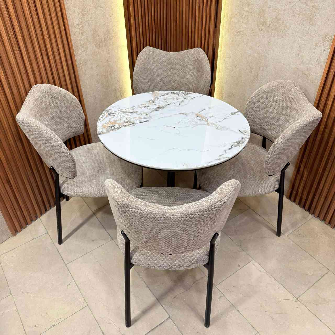 ميز طعام 4 كرسي السطح رخام مزجج قياس الميز 80 سم 
رجل الكرسي حديد صبغ حراري 
الدوشمه مخمل مقدف وتر پروڤ
السعر  200  الف


**إذا كنت صاحب هذا الإعلان وتريد حذفه لأي سبب، رجاءا أرسل رسالة إلى الدعم الفني**