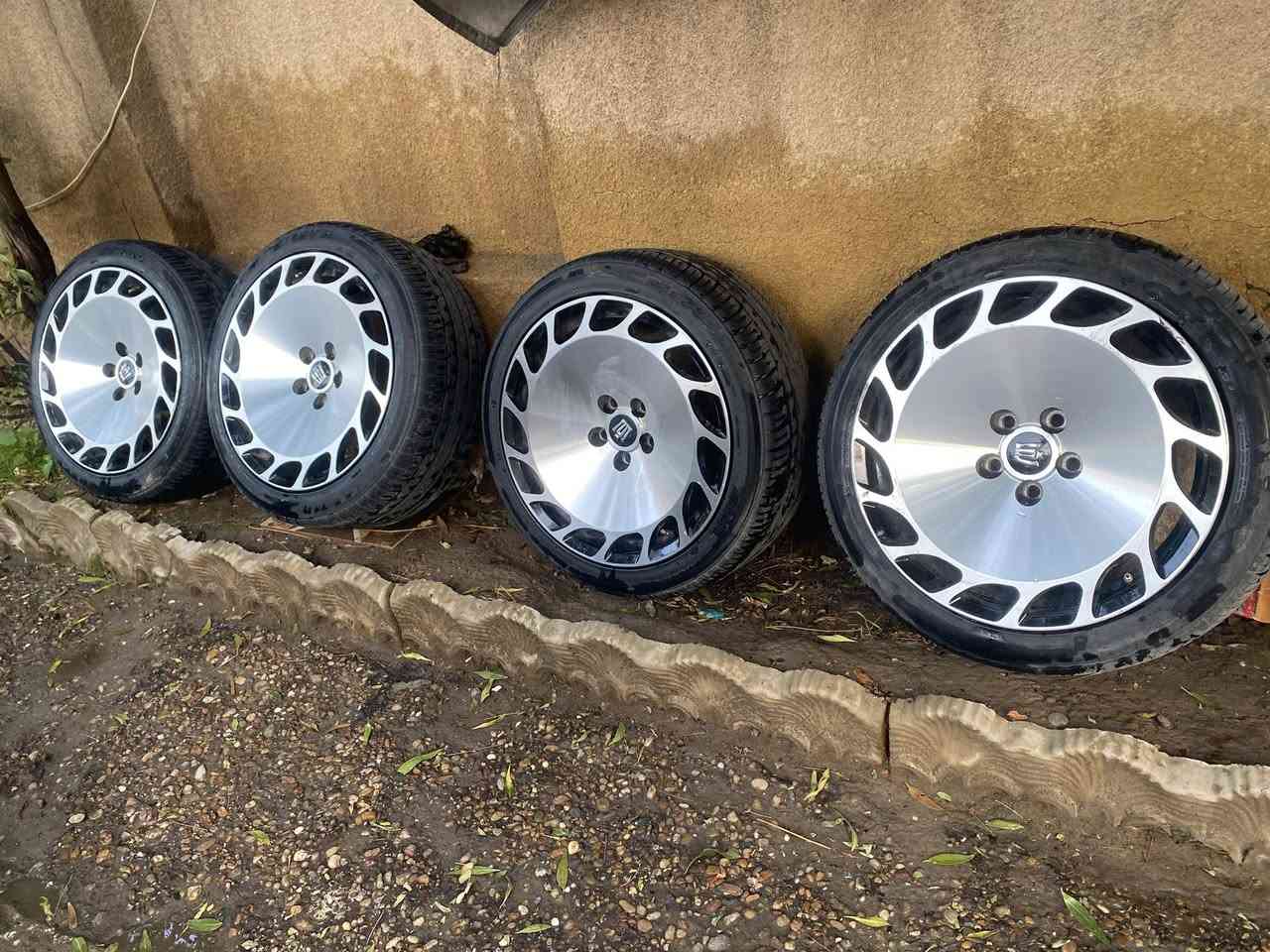 سلام عليكم ويل كب حجم 18 للبيع 
بغداد حي القاهره 
***********
*********** واتساب
