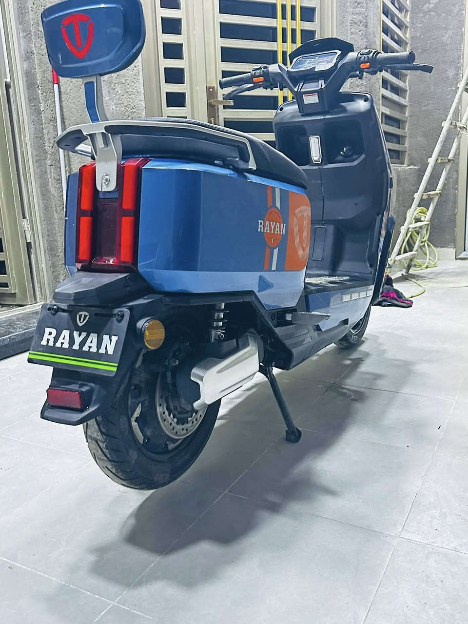 السلام عليكم ريان وحش الكون
دراجه جديده وحلوه طسه ناعمه
72v /35Ah باتري7
ماطور 2000W
2 سويج + 2 بصمة
جهاز انذار ضد السرقة
نظام TTFR لاعادة الشحن عند استخدام البريك مكاني بغداد سعرها 900بيها مجال بسيط لل استفسا واتساب او اتصال
***********
