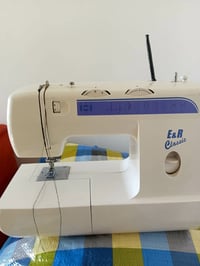 مكينة خياطة • نضيفه • قابلة للتفاوض