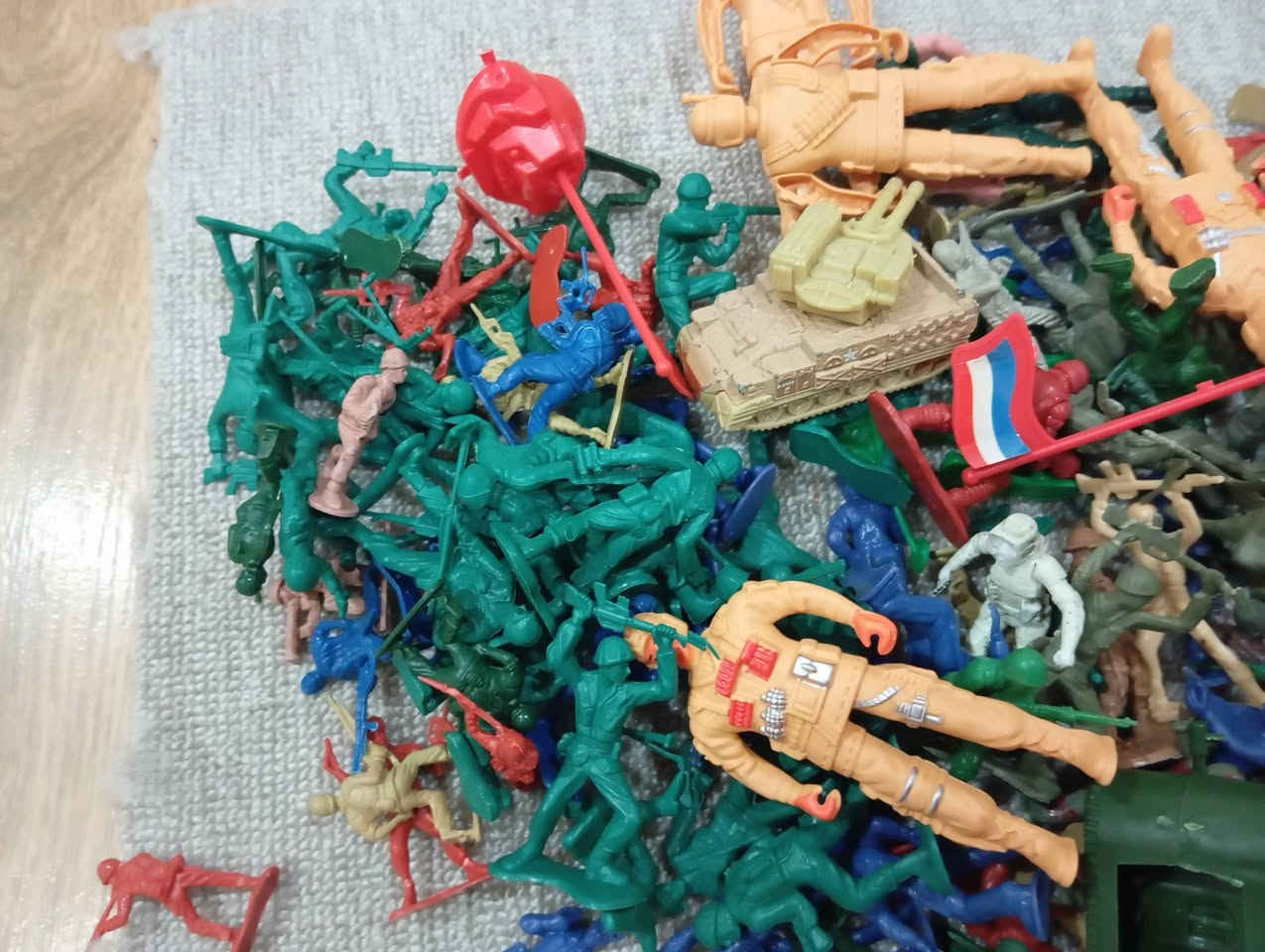 ١٢٠ قطعة للبيع و التوصيل موجود سعر ١٠ الاف


**إذا كنت صاحب هذا الإعلان وتريد حذفه لأي سبب، رجاءا أرسل رسالة إلى الدعم الفني**