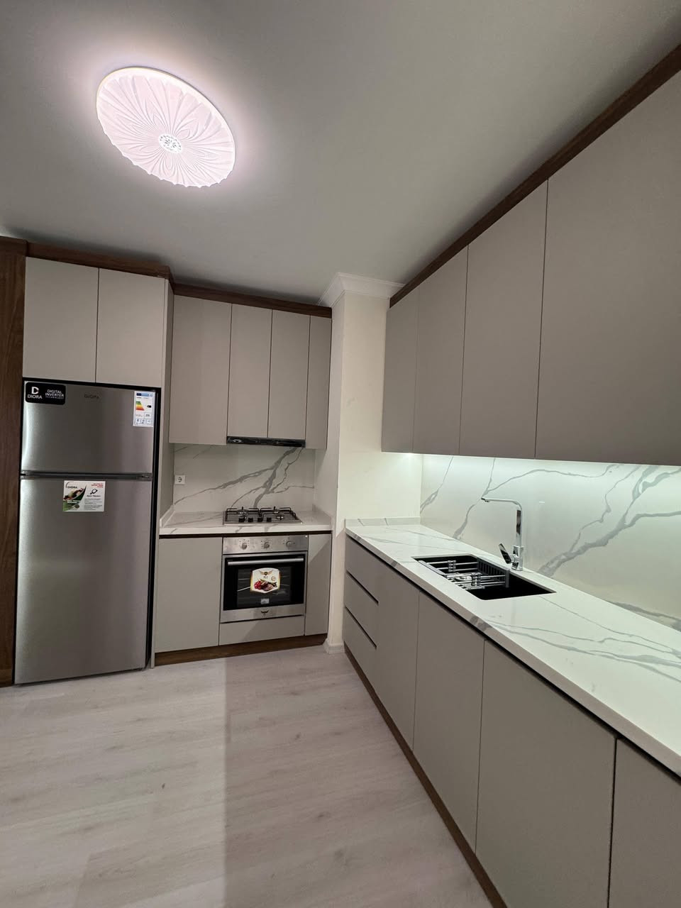 ▪️شقة    مؤثثة  للأيجار ▪️
في مجمع لالاف ايربورت ڤيو / بين امباير والمطار

غرفتين نوم

مساحة 108م

صاله

-مطبخ

-صحيات

-طابق 16

-واجهة خارجي

للاستفسار اكثر اتصل على الرقم ***********
