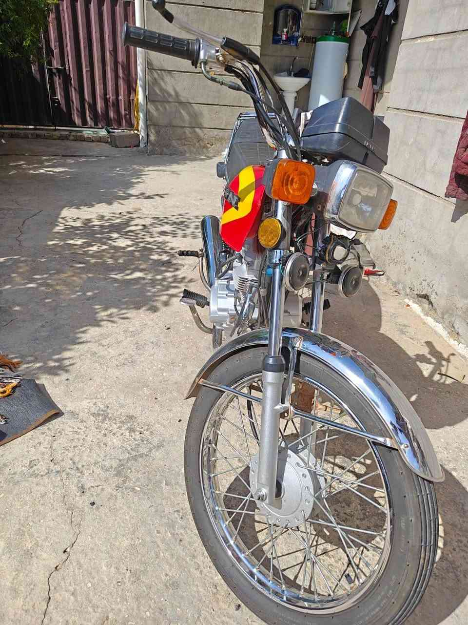 نامه موديل 2023 أوراق سكنر
المحرك نظيف وما مفتوح الله وكيلك تأخذها وراسك بارد
دراجة قوية وخدمية للشراي 600 وبيها مجال قليل حك الجايه
عنواني النجف المشخاب ***********
