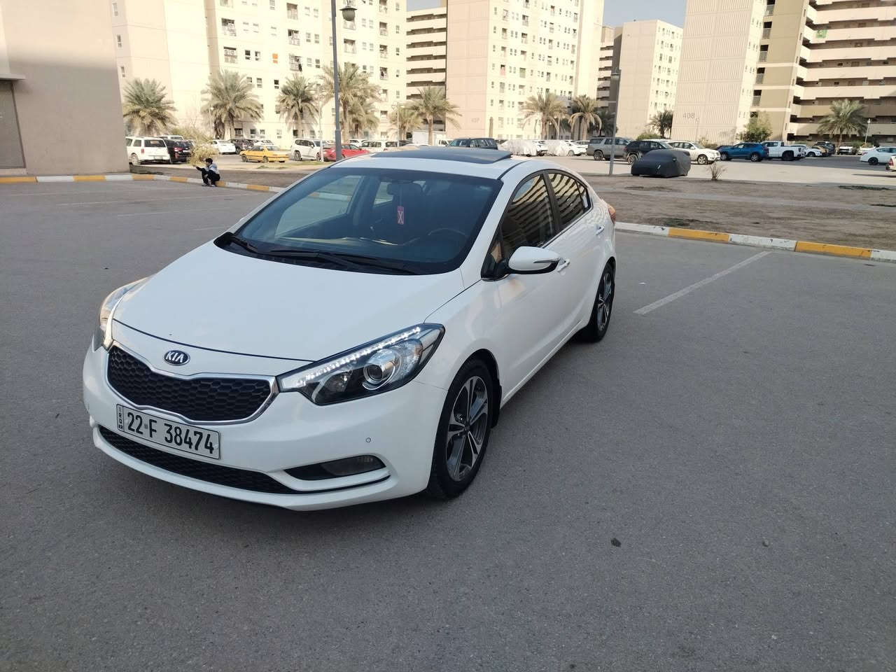 سلام عليكم للبيع كيا سيراتو موديل 2014 فول موصفات عدا بصمه رقم اربيل بأسمي سياره  مكينه 1600 دوش 
لد امامي خلفي شاشه وكامره خلفيه 
تبريد امامي خلفي مري شفط
تحكم ستيرن جهتين ثلث انضمه قيادة
خمسه ويل كب + فتحه سقف 
كير مكينه تبريد مكفولات 
سياره بيها صبغ بين الباب وجاملغ عندي صورها قبل مااصبغها 
مكان سياره بغداد مجمع بسمايه 
وسعر خاص او اتصال (***********
