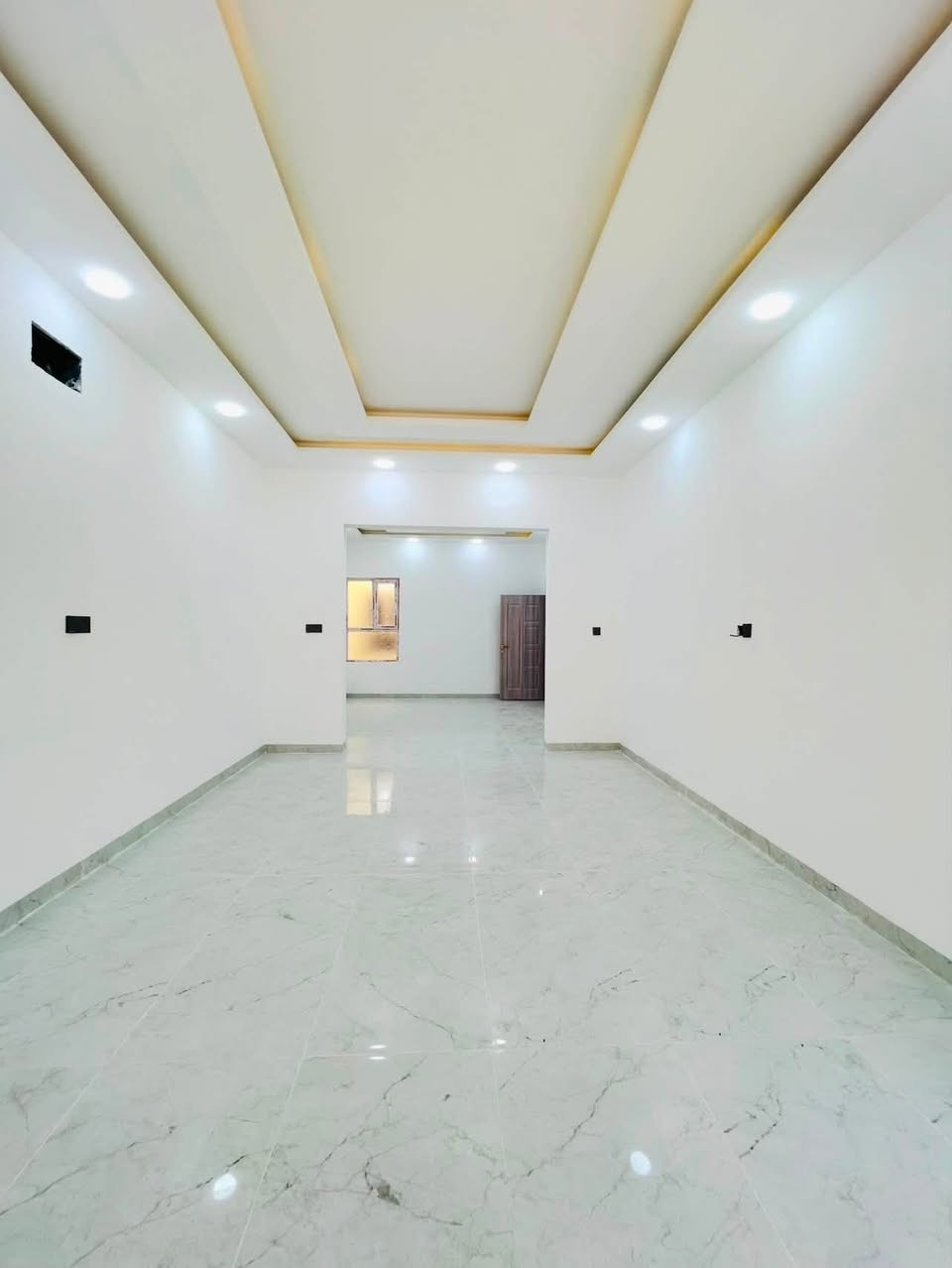 للبيع دار في حي الملايين الأولى / قرب جامع الصواف 

المساحة البيت 160متر   واجهه 8م  

الطابق الاول غرفتين نوم واستقبال وهول ومطبخ وصحيات 

الطابق الثاني ثلاث غرف نوم وحده سويت وهول وصحيات 

صنف العقار بستان ملك صرف طابو الزهور 
شارع بعرض 10متر

تسليم البيت مفتاح فوري🔑

السعر علق بكلمة تم $$

للاستفسار اكثر الاتصال على الأرقام التالية 

  *********** // ***********
