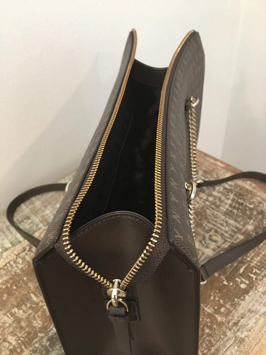 جنطة DKNY جلد امريكي اصلي 
سعر : 80الف مع توصيل


**إذا كنت صاحب هذا الإعلان وتريد حذفه لأي سبب، رجاءا أرسل رسالة إلى الدعم الفني**