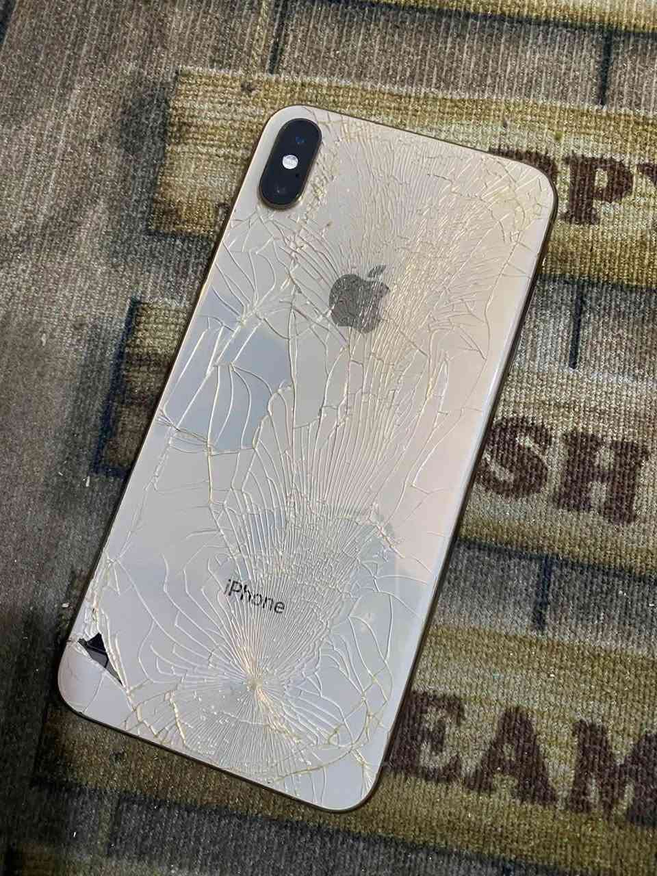 السلام عليكم ايفون اكس اس ماكس نظيف فول بس الضهر مكسور الباقي كفالة ما امدل بي شي الذاكرة256بطارية بلادي 72 السعر 190بي مجال 
للتوصل *********** واتساب فقط 
ال علئ سرعة إذا *********** للتصال فقط
