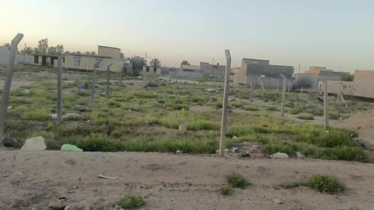 السلام عليكم قطعة أرض للبيع المساحه 200 متر
الواجهه 10
النزال20
الموقع حي بابل الزراعي تقع على شارع 10 متر شارع ابو البرج 
للاستفسار الاتصال على الارقام التاليه 
***********
***********
