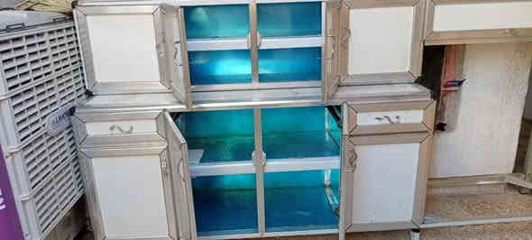 السلام عليكم كاونتر للبيع نضيف استعمال قليل 5 قطع ومفرغه هواي السعر 350 وبين مجال العنوان حله الاسكان للستفسار ***********
