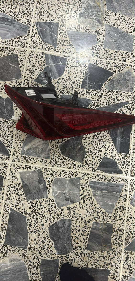 لايت بريوس ٢٤ امريكي اصلي
بك لايت بلكن

يوجد توصيل 

***********
