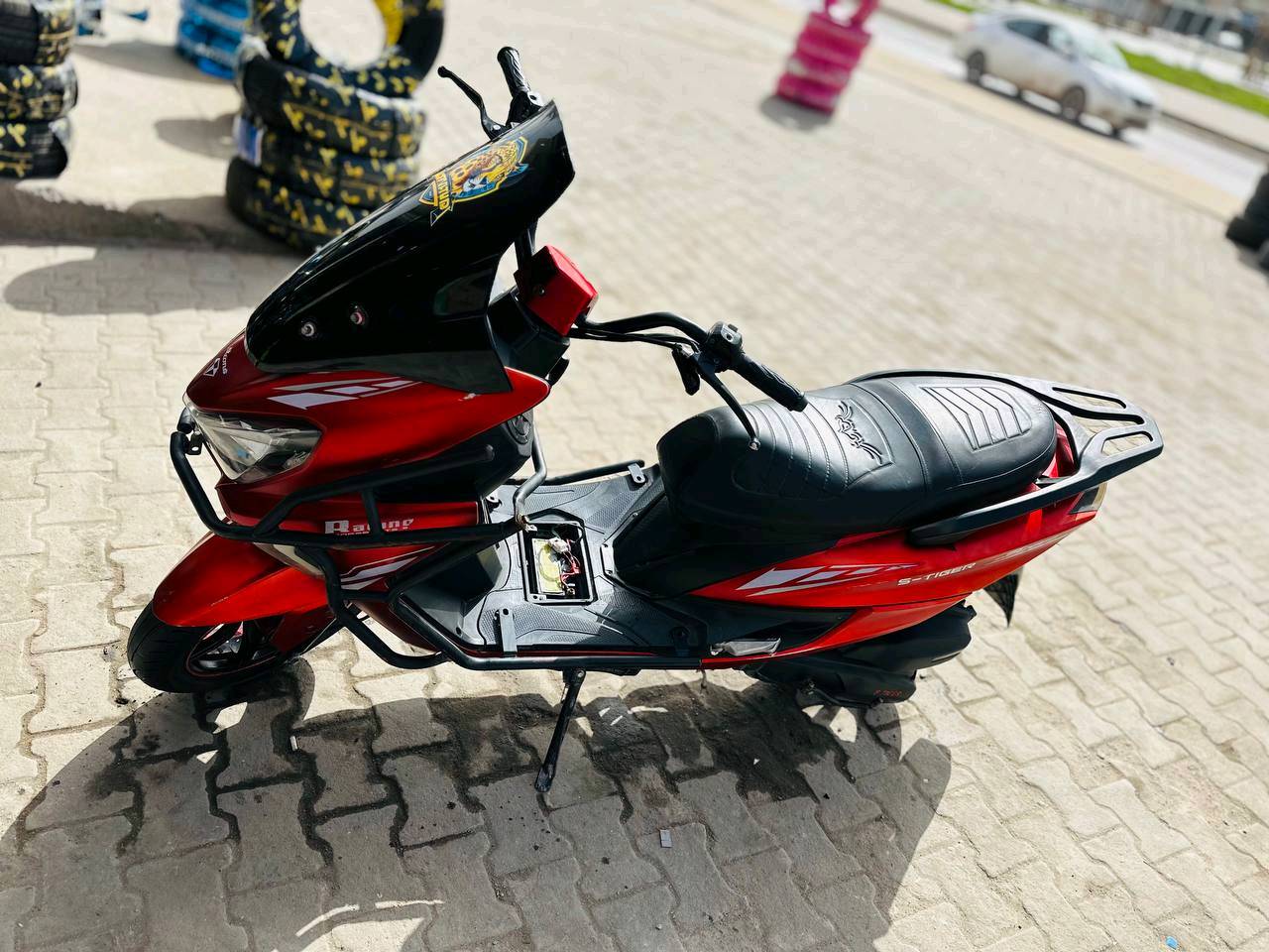 السلام عليكم دراجه سترونك صيني السعر 600الف الدرجه كلشي بسها شغال بس المحرك مجفت مره وحده العنوان البصره الحيانيه الرقم ***********