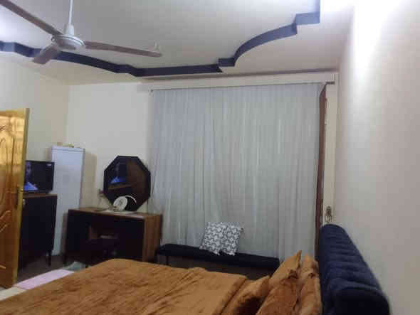 🏡 بيت للبيع — قنطرة السلام (عمود 44)
📐 المساحة: 100 م
📍 الموقع: شارع مقرنص جديد — قنطرة السلام

🏠 تفاصيل البناء: طابقين + طابق مخزن + سطح كبير

الطابق الأول:
• حمام خارجي وحمام داخلي
• غرفة واحدة
• مطبخ
• صالة
• استقبال

الطابق الثاني:
• غرفتين نظام سويت
• سطح صغير

الطابق الإضافي:
• مخزن
• سطح كبير
لتفاصيل أكثر تواصل 
واتساب أو اتصال ***********
