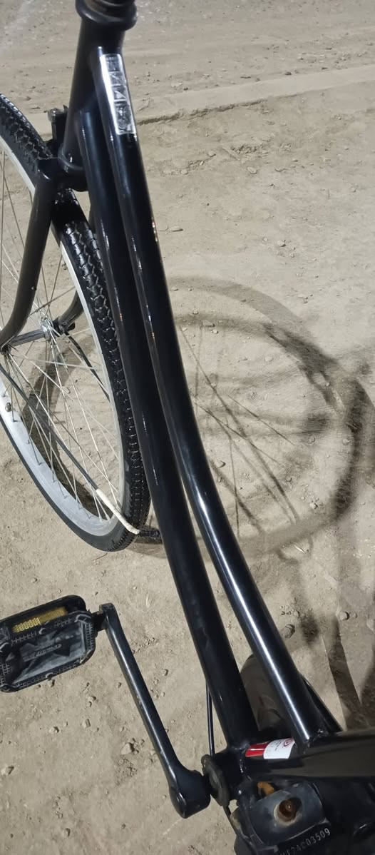 السلام عليكم
باسكل 26 نضيف 98 ٪ 
المكان حي المعلمين القديم  
 رقم ***********
السعر 140 بيه مجال قليل
