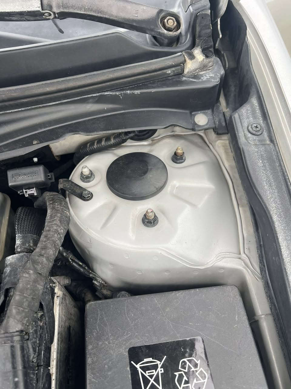 هۆندا ئەفانتی ۲۰۰۷
دکشن بەرز ----گێڕو مەکینەی بەشەرت -----تەقەو رەقە بەشەرت ---کەفەر گۆراو نیە --سەقفی بۆیاخ نیە----سەرەدەبلو خایسی بەشەرت ---تەبرید ساردو گەرم بەشەرت

سەیارەکە زۆر جوانە و خاوێنە وە کامل مەسرەف کراوە هیچ مەسرەفی تێدا نیە ماڵی دۆستە 

سەیارەکە شاشە ئایپادو کۆنتڕۆڵو کامێڕای بۆداندراوە 

تایەکانی لۆکە 

٤۸گەڵا قفڵی

***********
