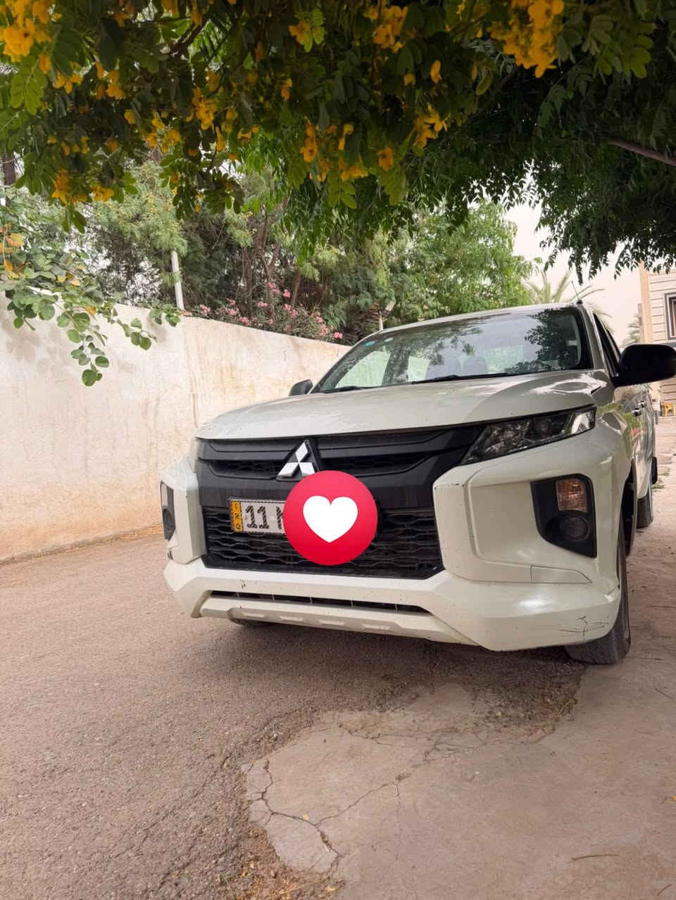 ميسبوشي L200 
2023الموديل 
وارد كويت 
رقم بغداد جديد 
مكان السياره بغداد 
السعر ١٥٥ ورقه
السياره بيهه طخه بلبجم بدون دواخل 
للاتصال ***********
