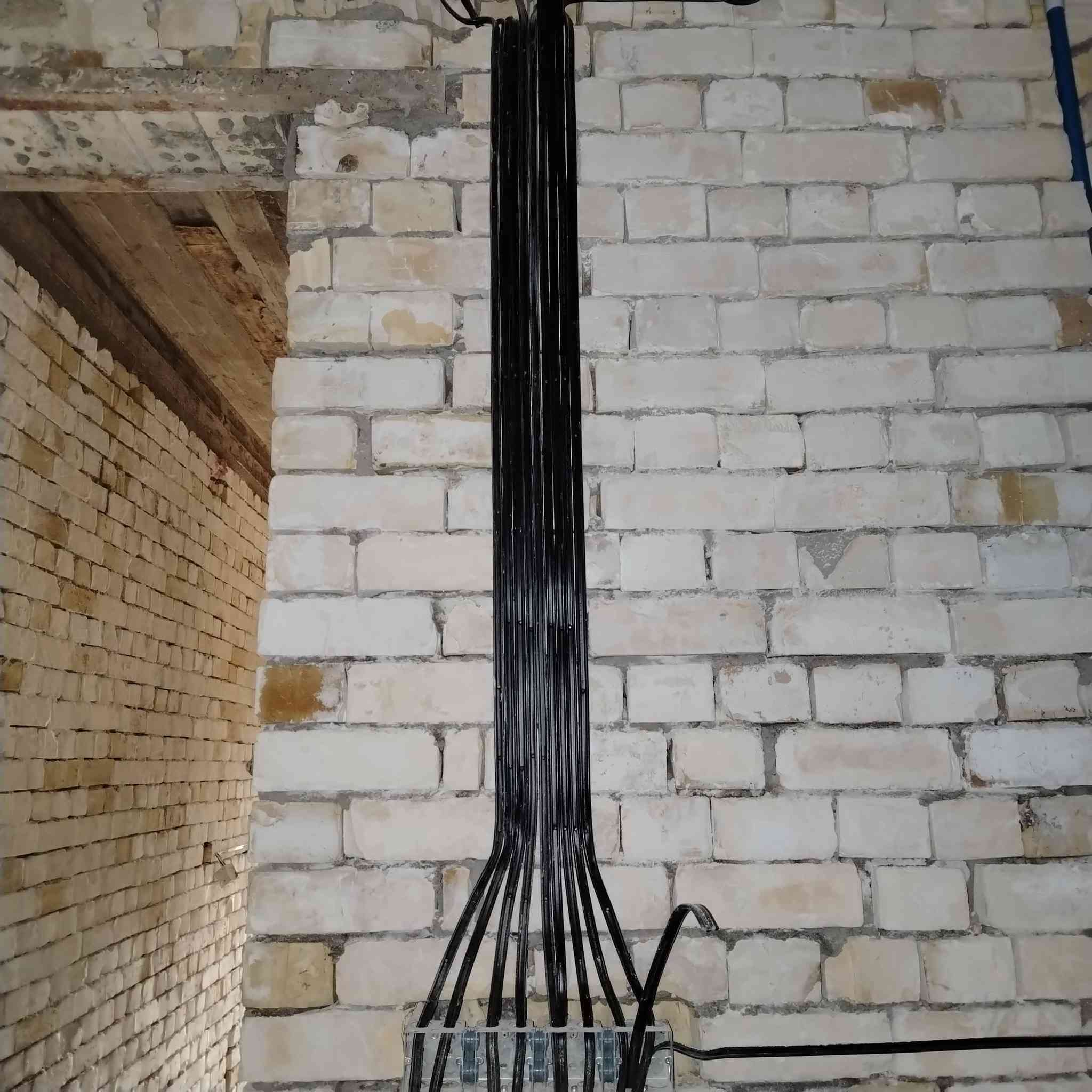 كهربائي تأسيس وتشطيب كافه أعمال الكهربائية لتواصل اتصل بالرقم ***********
