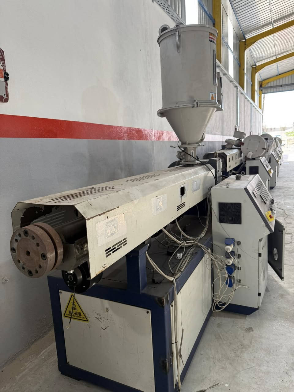 السلام عليكم ورحمة الله وبركاته
بحمد الله وصول مكائن بلاستيك تنفع ل اصحاب معامل بوري ماء او خرطوم مياه زراعي او انتاج اي منتج متعلق ب مواد pp اوppr او pe 
(بي بي ار او بولي اثيل او بولي بروبلين) حجم السلندر ٦٥ ملم قدرة المحرك 25 حصان ثري فيز تحكم انفرتر متحسسات امبيرية لكل سخان مرواح تثبيت حرارة السلندر نوع المحرك  والكير بوكس             JIC ASIA DRIVE ١٤٧٠ دورة لكل دقيقة طول البرينة ٢ متر 
للمعلومات الاتصال على الرقم 
***********
متوفر واتس اب 
مع التقدير
