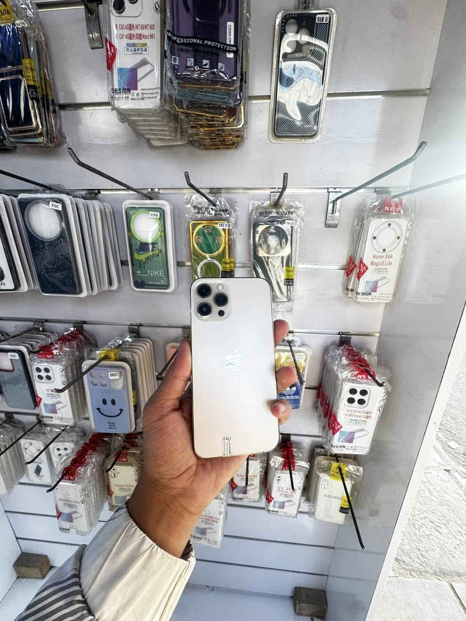 iPhone 12 pro max

مستبدل شاشة اصلي✅

بطارية اصلي✅

الذاكرة 256

نموذج M نسخة اليابان ( شرق الاوسط)
________________________
السعر 375 الف 🔥🔥
بسعرر اخووو بلاششش🔥🔥

-الضمان لدى مركزنا 5 ايام من تاريخ الشراء✅

-مركز الموسوي— قرب كراج طوابق —سوك هرج—مقابيل شارع بالات

للحجز 

***********
