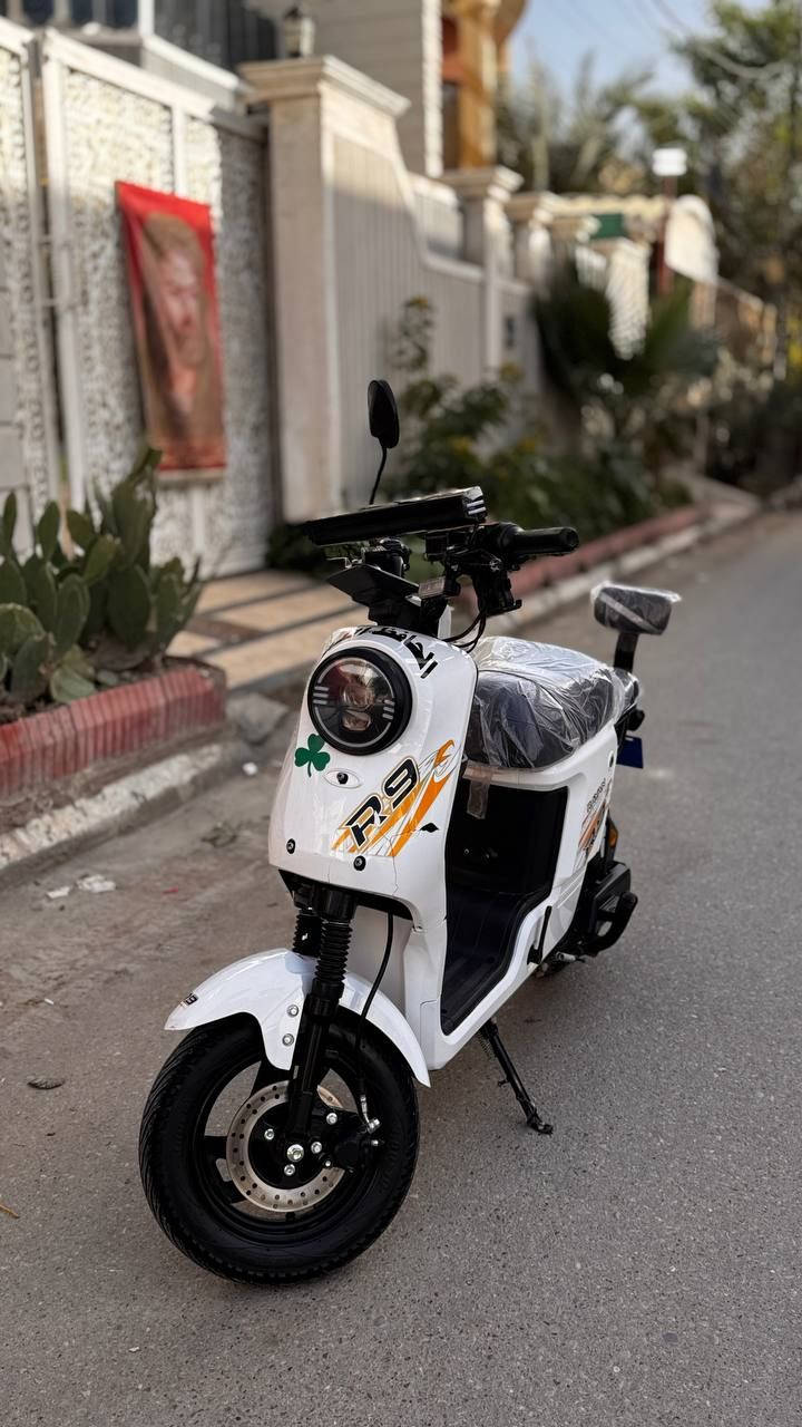 السلام عليكم R9 ريان موديل 2025 فول مواصفات بصمتين سويجين بطاريات ولا وحده هابطه الدراجه خير من الله شلعه ومعدل ونضام الرجوع للخلف السعر 510 وبيه مجال لاستفسار *********** مكاني ناصريه حي اور
