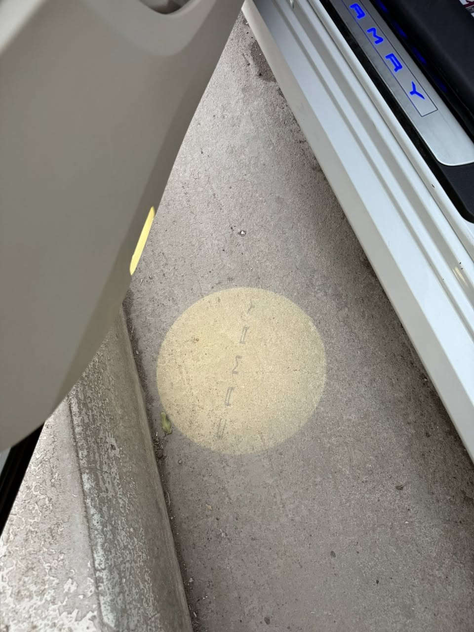 السلام عليكم
كامري موديل 23 هايبرد ساز باب اول ياباني 

المواصفات /

بردة 

فتحة 

بصمة 

جلد اصلي مؤسسة 

مري شفط 

كراسي اثنين كهرباء 

محرك 2500

بردة خلفية

رقم بغداد 

بااسمي 

السعر 228 

السيارة حيل جديدة وحلوة بيها ملاحضات بسيطة بالدعامة 

وسونار بيها 

مكاني رمادي

للاستفسار / ***********
