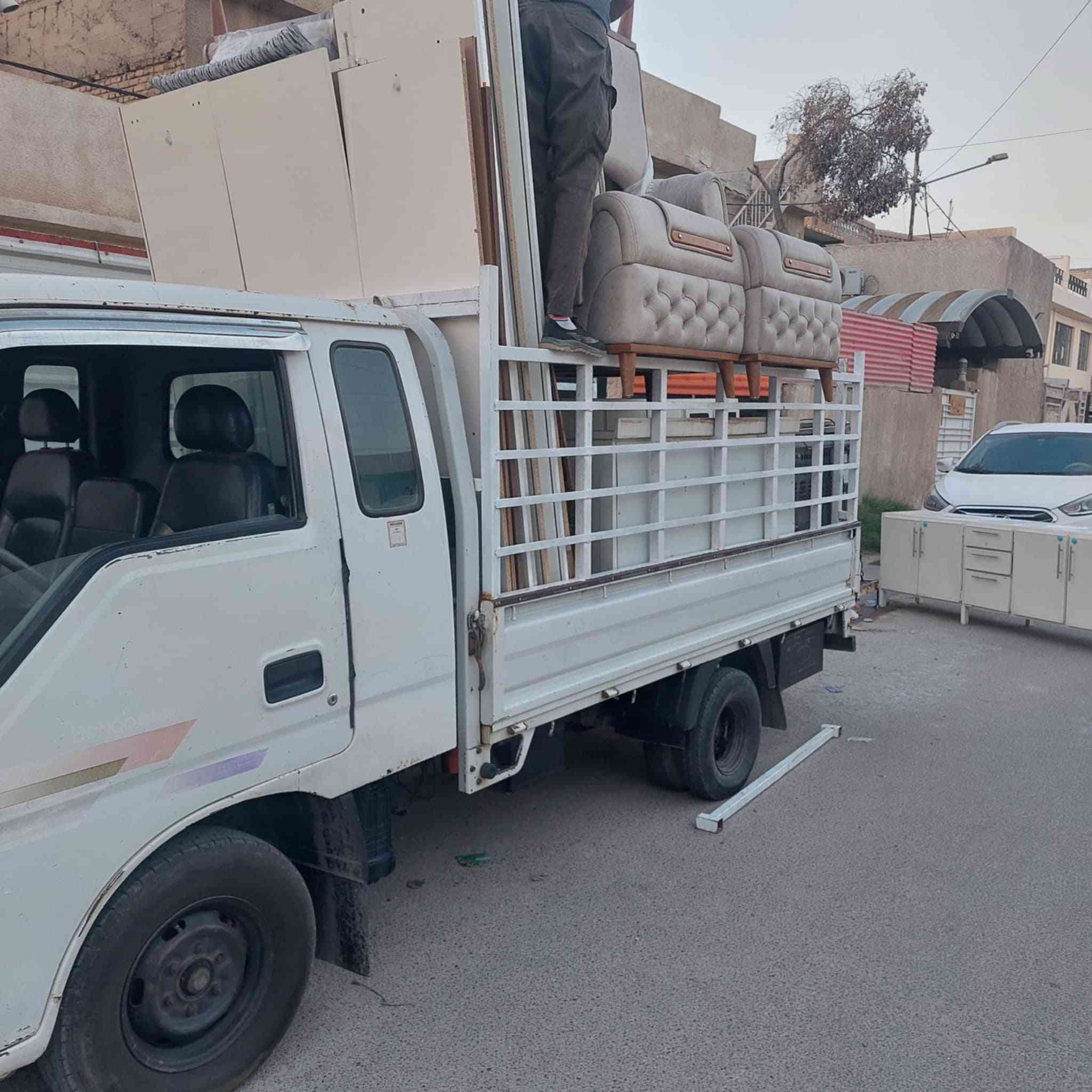 نقل اثاث داخل بغداد وخارج بغداد
يوجد كادر عمل متخصص بنقل الأثاث 

يوجد سيارة كبيرة وصغيرة 

الرقم   ***********     ***********   ابو علي
