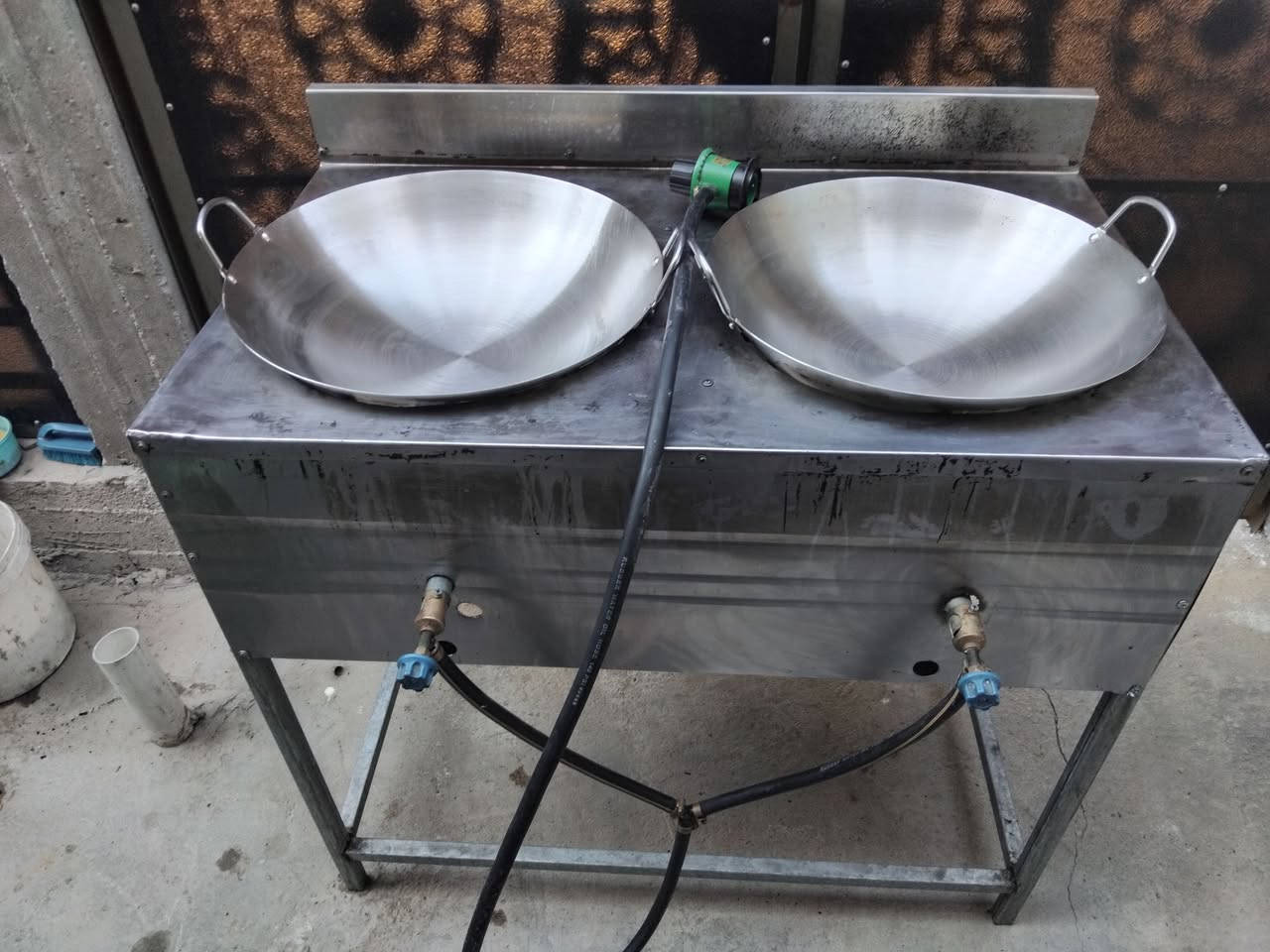 سلام عليكم من رخصة الادمن المحترام عندي طباخ مزدوج اخو الجديد للبيع السعر 150قفل هوة والطاوات ومنظم بغداد الكرخ هاتف ***********
