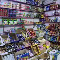 محل للبيع • حي الشهداء • قرب فيض التقى