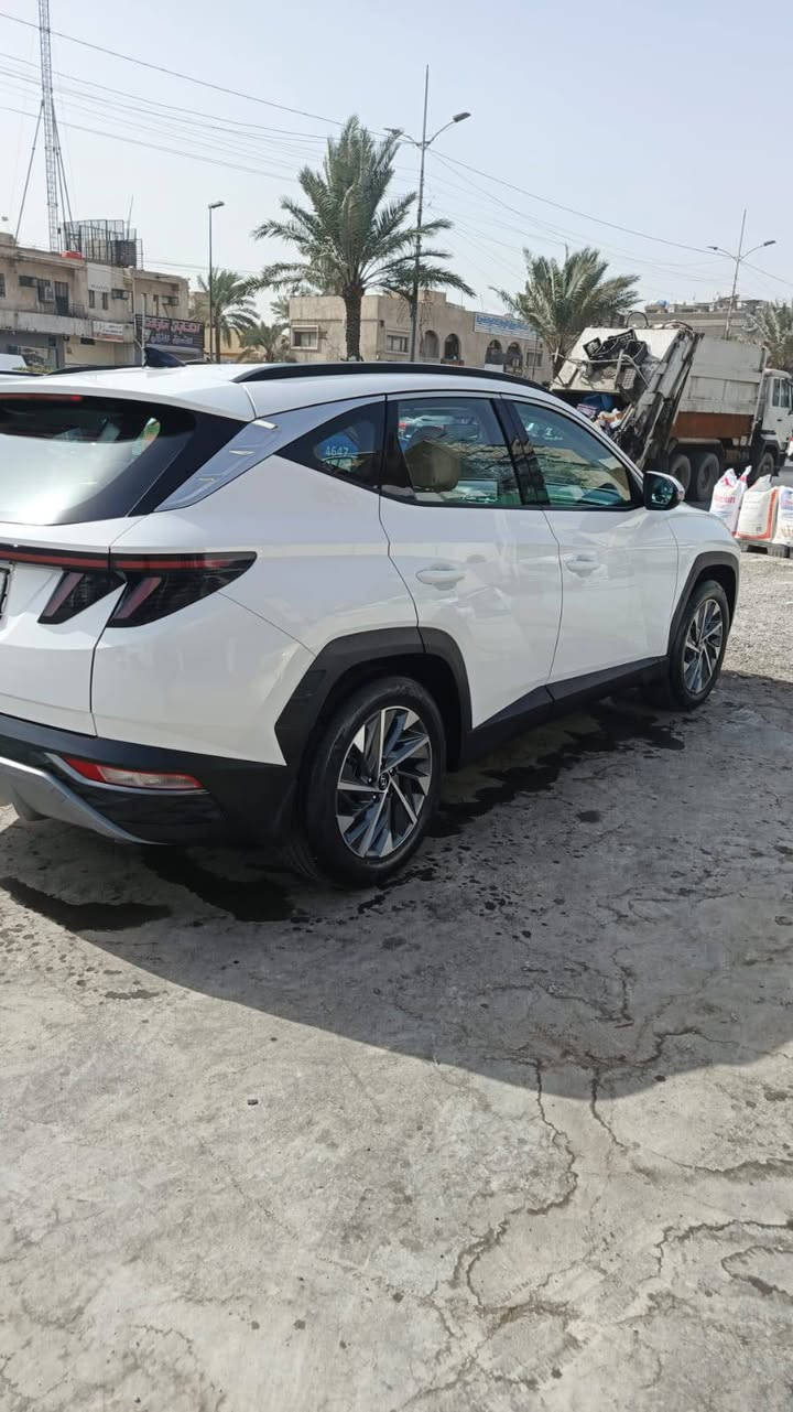 السلام عليكم للبيع توسان٢٠٢٤  رقم بغداد بسمي خليجي مكفوله كفاله عامه من صبغ وبارد وفتح وتبديل مكينه ٢٠٠٠دوش المرغوبة السياره فول عده البنوراما  بصمه مري شفط  اشاره ترحيب لايت زنون شحن واير ليس كشتات كهرباء داخل ابيض قطعتين تبريد وبعد بيه مواصفات السعر٢٠٨ وبيه مجال للستفسار*********** ممتواجد على النت اتصال فقط المكان بغداد
