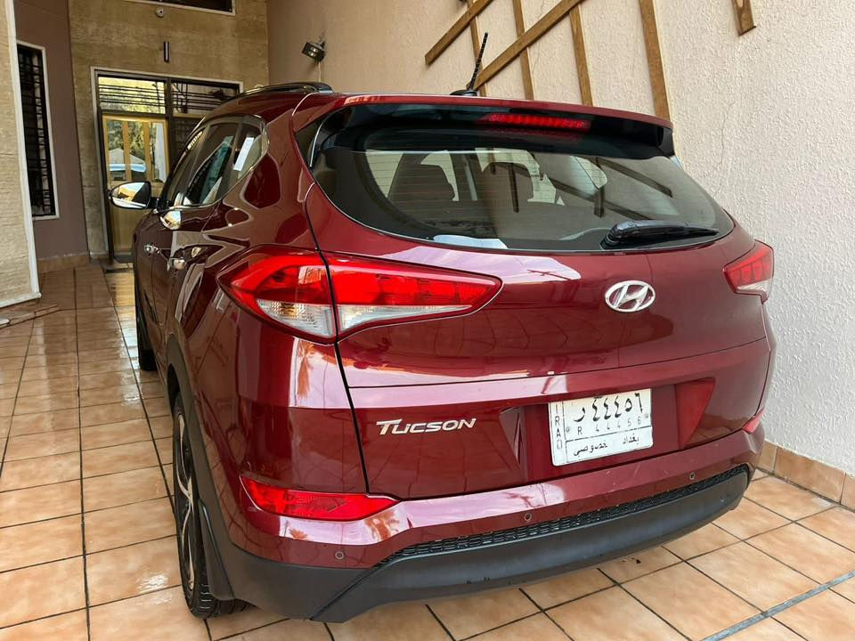 توسان ٢٠١٧ خليجي ماشي ٧٨ سيارة حيل جديدة موصفات فول ١/١ سيارة بيها فقط بونيد صبغ بدون دواخل سيارة حيل جديدة شرط مكينة كير شرط سعر ١٦٢ مكاني بغداد سيدية رقم ***********
