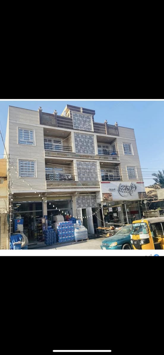 عمارة للبيع المساحة ٢٢٥ متر الجبهه ١٥ والنزال ١٥ تحتوي ٤ شقق و ٤ محلات الوارد الشهري ٤ ملاين و ٢٠٠ عراقي العنوان الشعب شارع اسواق المركزية السعر على هذا التليفون ***********
