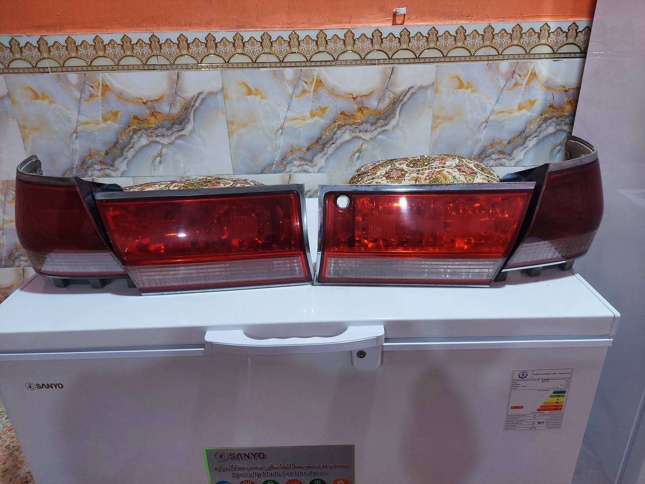 سلام عليكم عندي بك لايت ملكه وياه حواجب السعر 100 الف ***********
