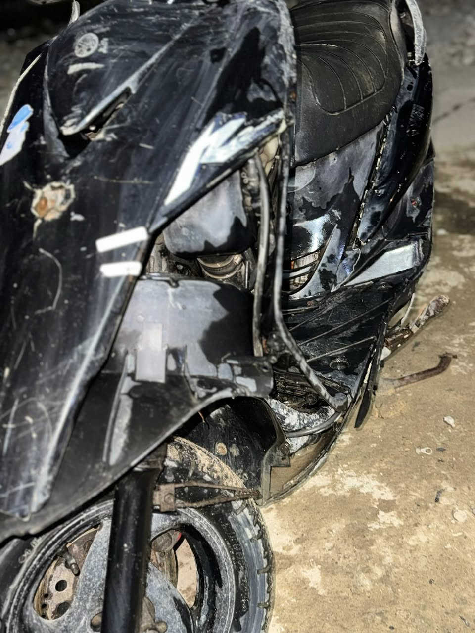 السلام عليكم 🙋🏻
ماكس ثعلب ابيعها كوم حديد بيها نواقص مكينه شغاله فقط ولفات ضعيفه
الدراجه بيها كلجات رياضي 
بوشه 58.5

مكاني بغداد زعفرانيه سعر 100قفل لاتعامل🙅🏻

*********** واتساب
